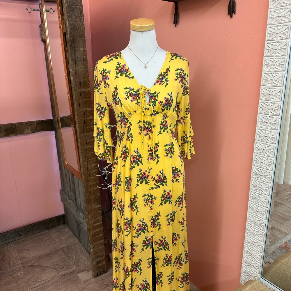 NEW! DAVI & DANI Yellow Floral Maxi Dress